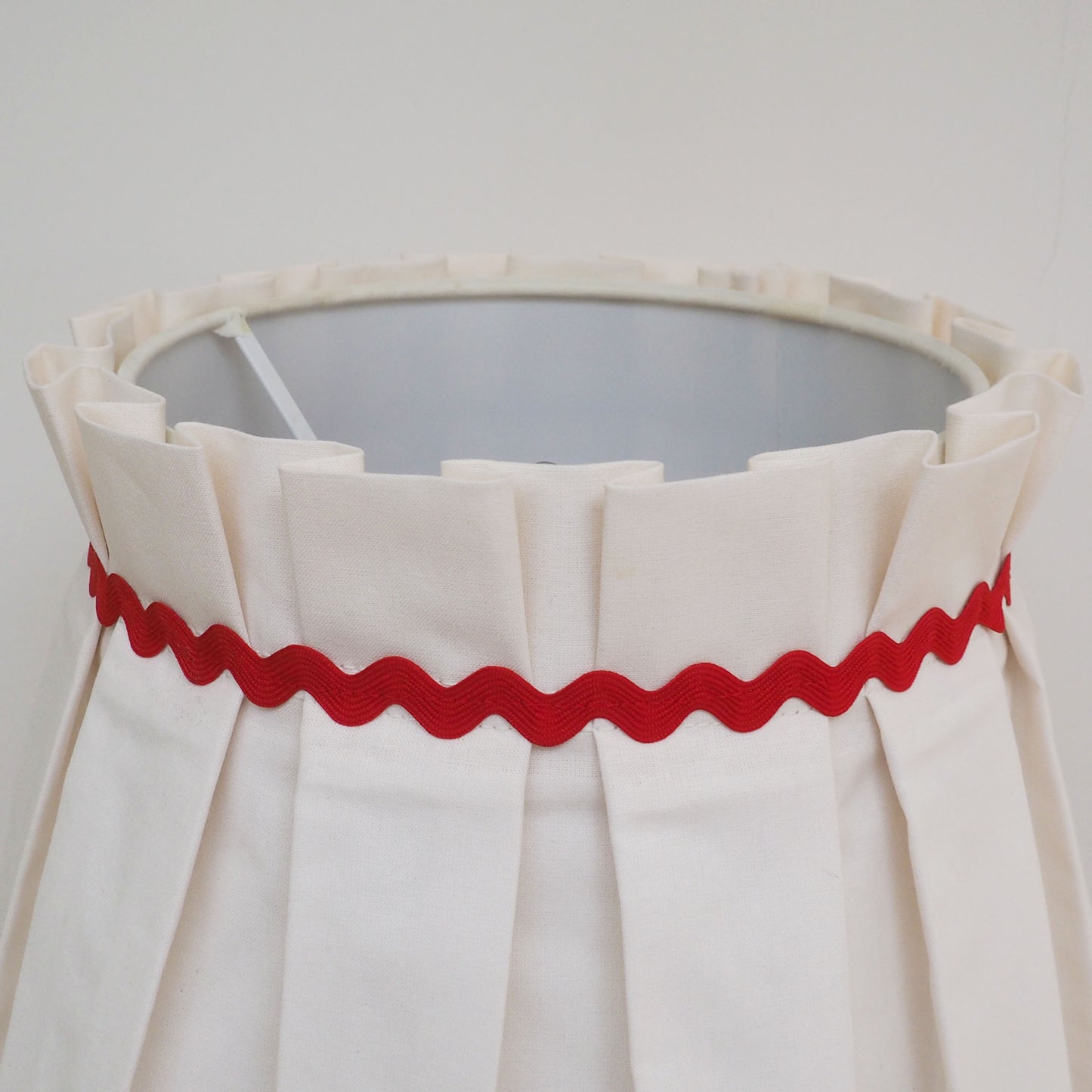 MEDIUM box pleat ricrac trim lampshade