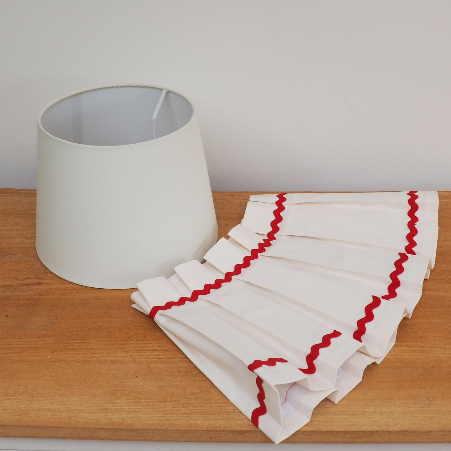 MEDIUM box pleat ricrac trim lampshade