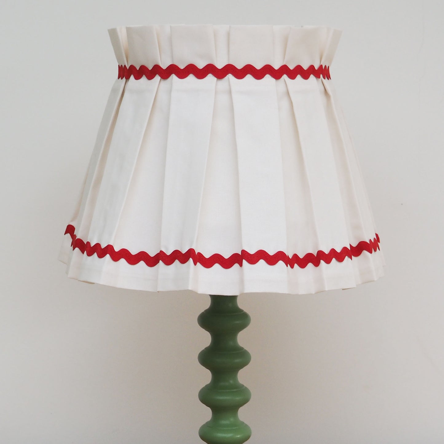 MEDIUM box pleat ricrac trim lampshade