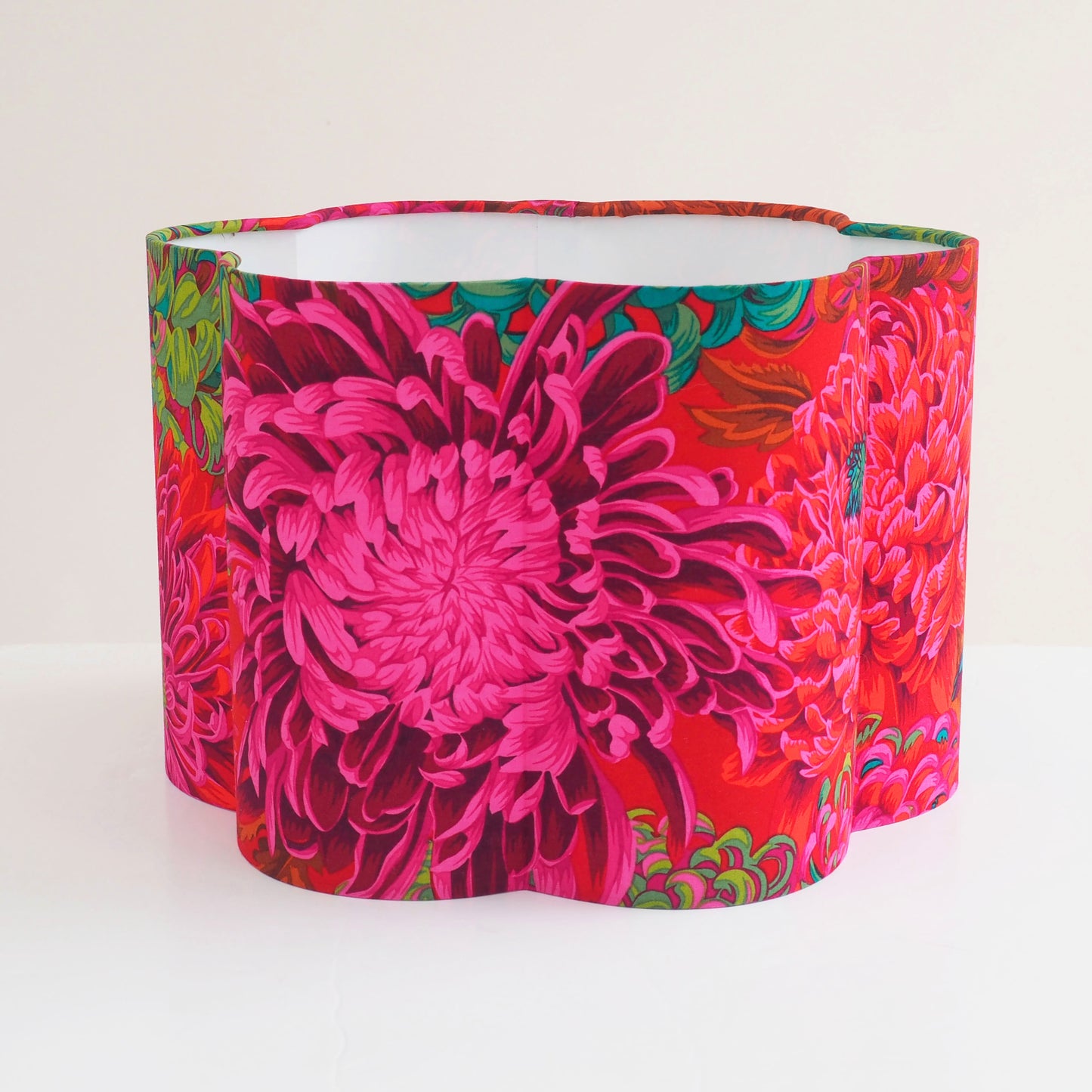 Japanese Chrysanthemum Scarlet lampshade - SCALLOP