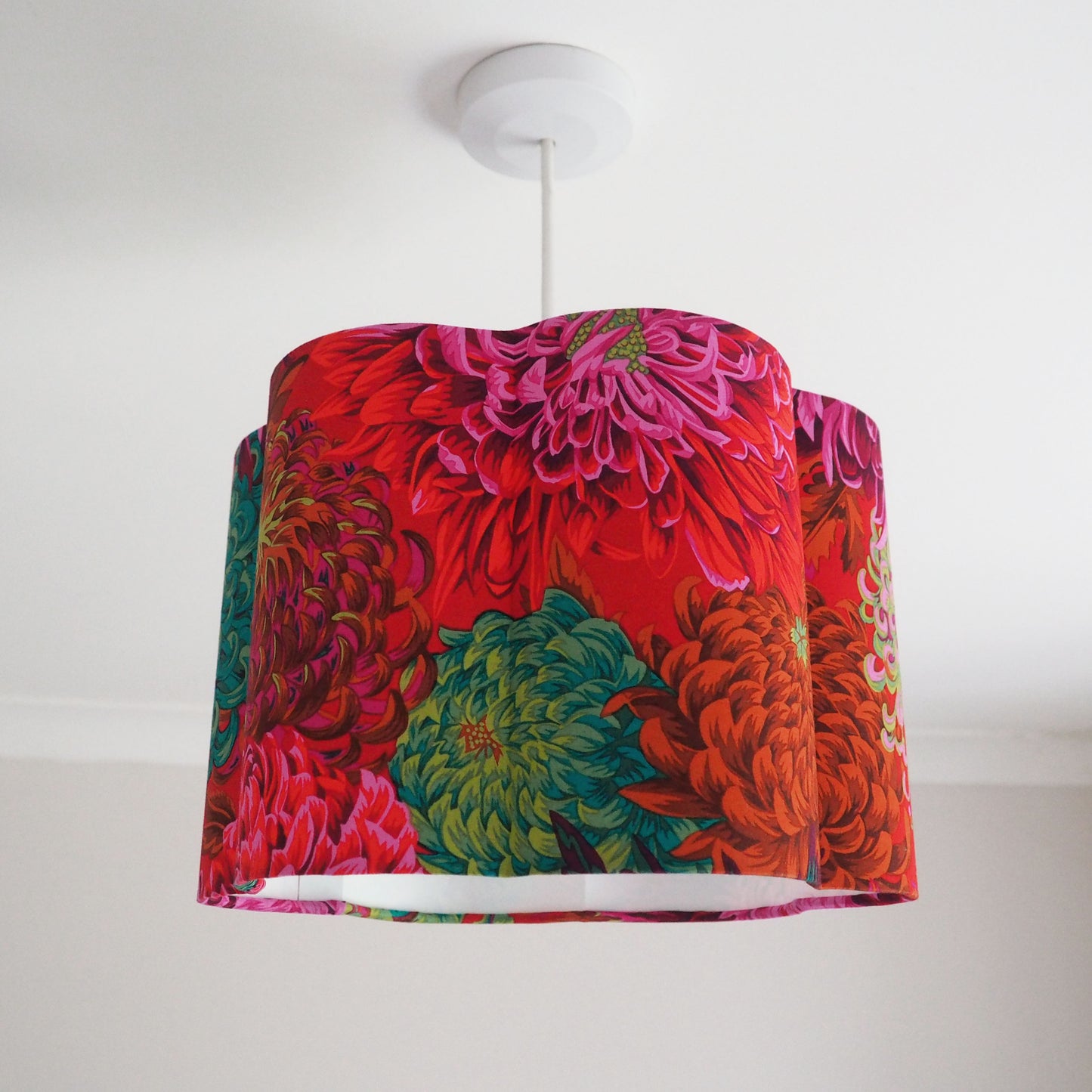 Japanese Chrysanthemum Scarlet lampshade - SCALLOP