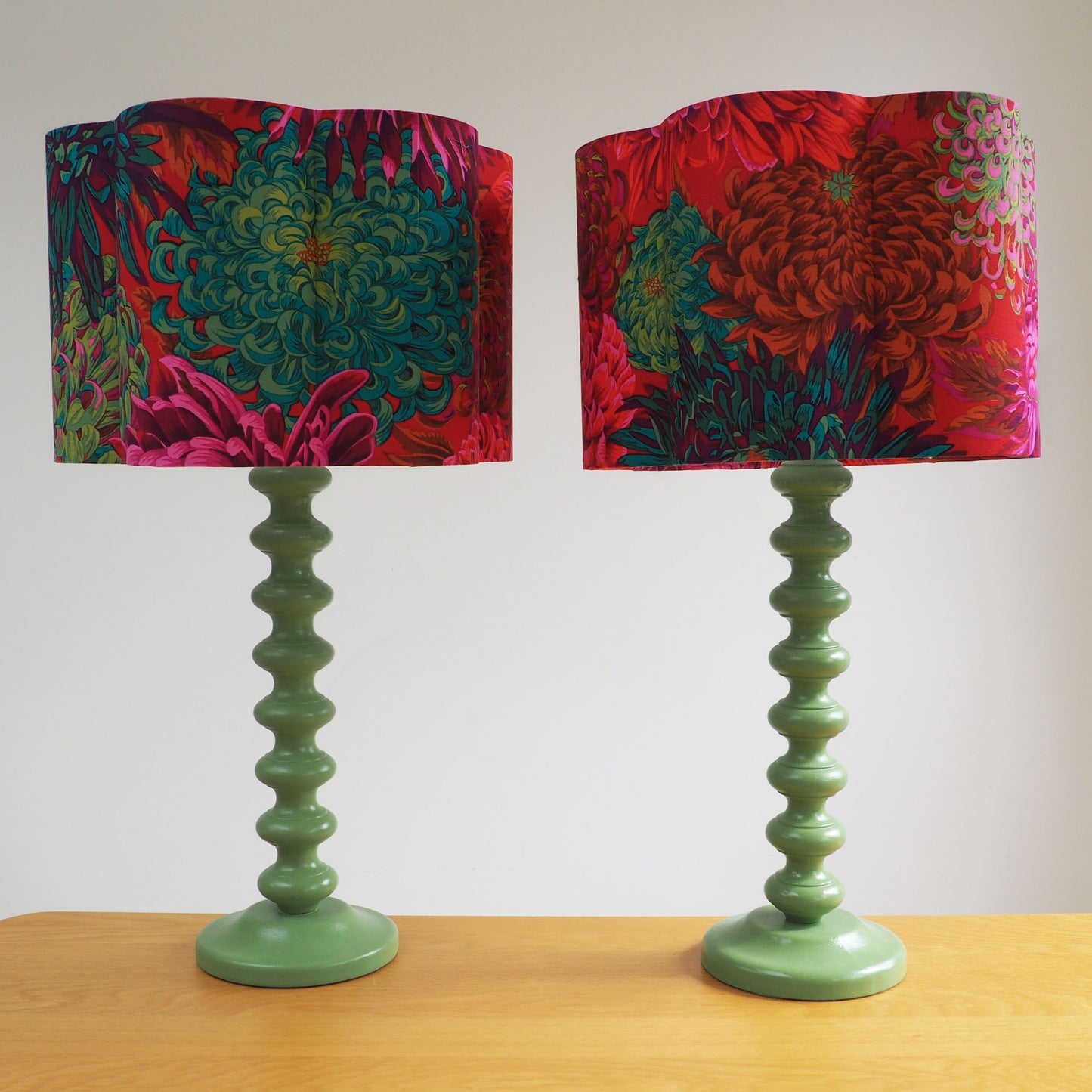 Japanese Chrysanthemum Scarlet lampshade - SCALLOP