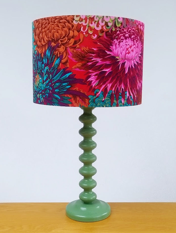 Japanese chrystanthemum scarlet lampshade - small fault