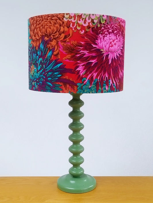 Japanese chrystanthemum scarlet lampshade - small fault