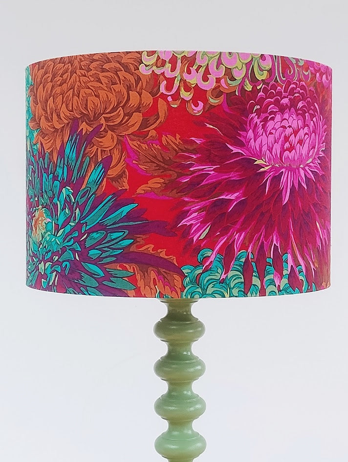 Japanese chrystanthemum scarlet lampshade - small fault