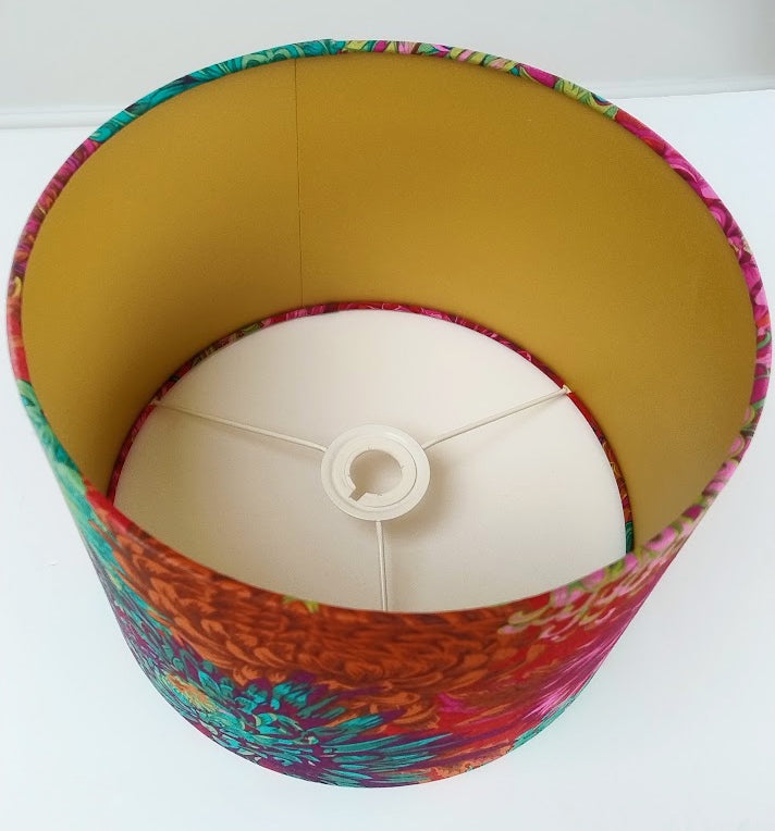 Japanese chrystanthemum scarlet lampshade - small fault