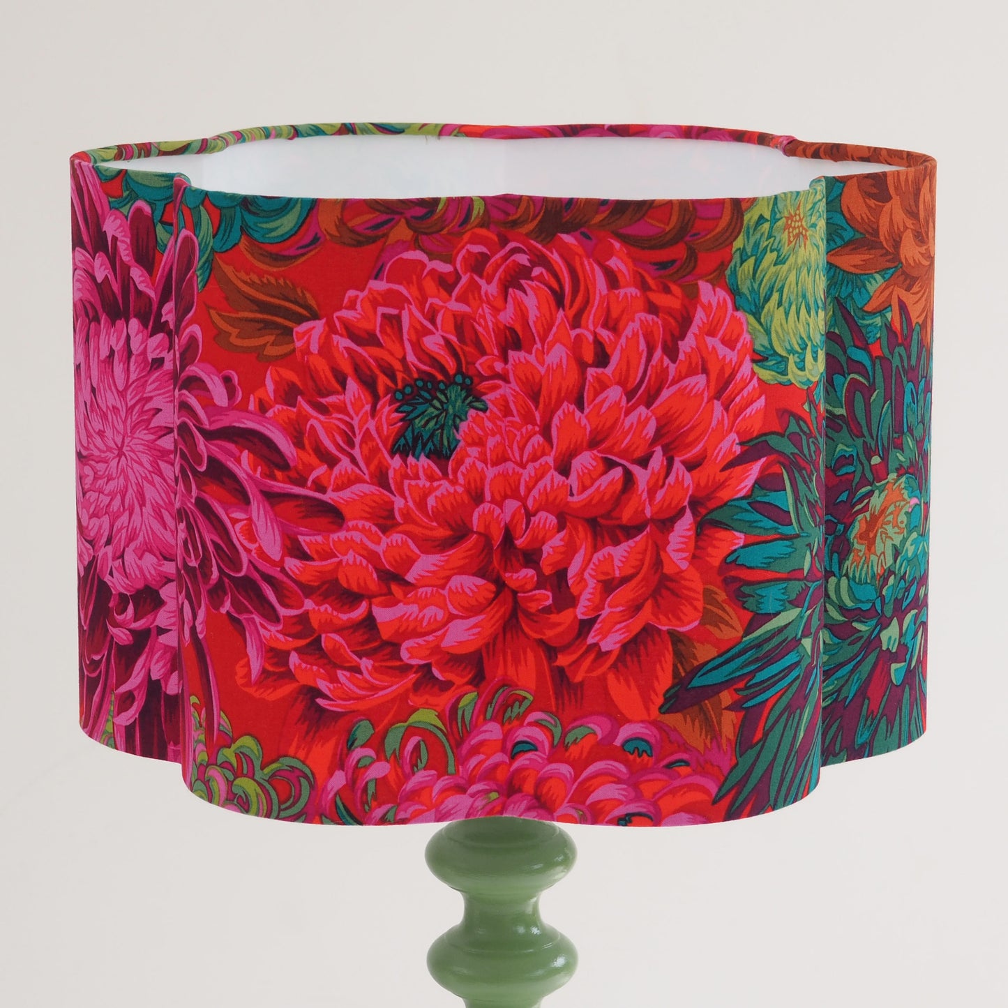 Japanese Chrysanthemum Scarlet lampshade - SCALLOP