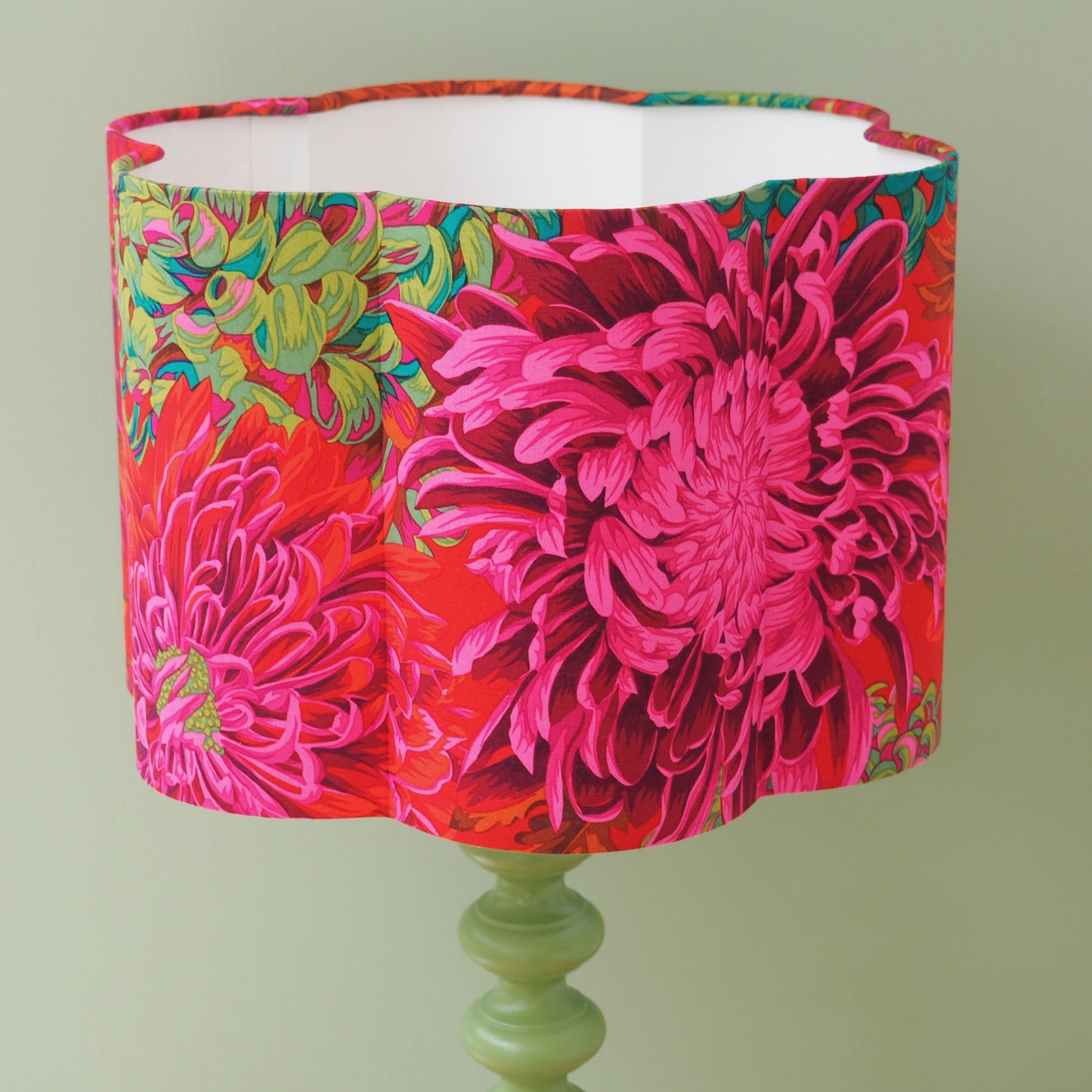 Japanese Chrysanthemum Scarlet lampshade - SCALLOP