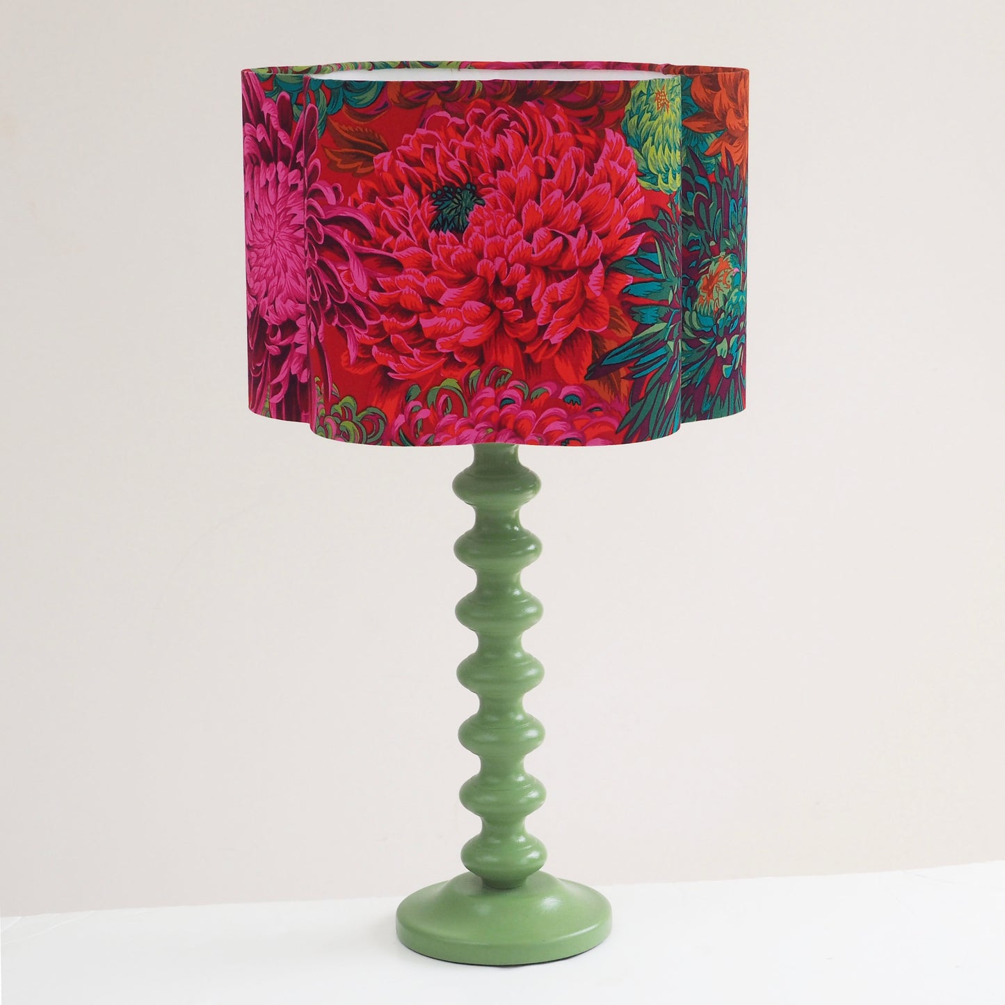 Japanese Chrysanthemum Scarlet lampshade - SCALLOP